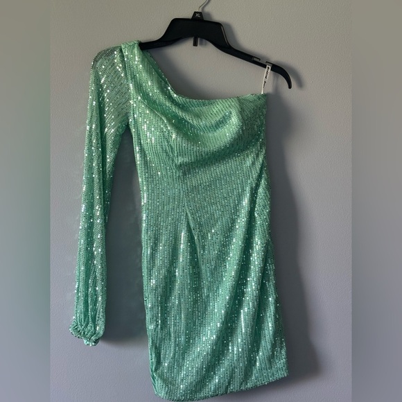 Homecoming dress from Amazon. Size 0 Sea sequins one sleeve - Picture 1 of 8